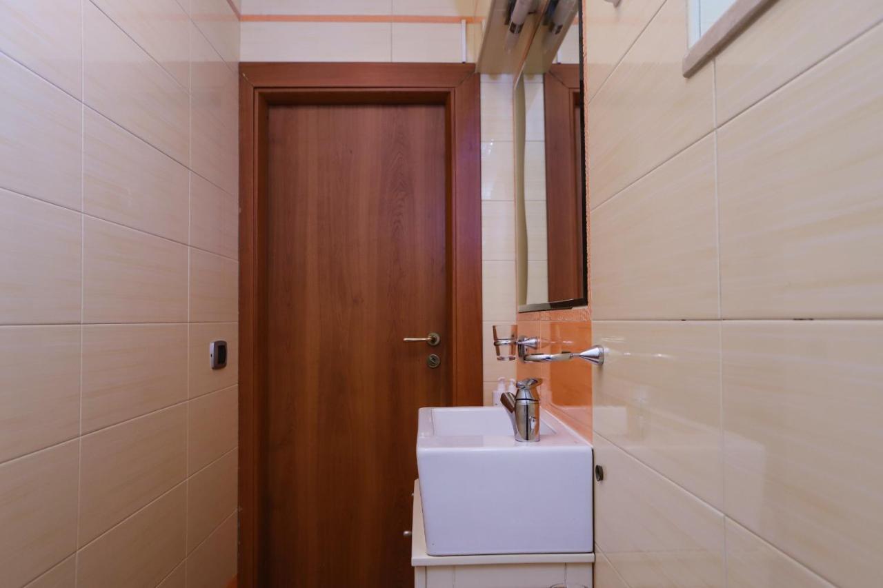 Cozy At Via Dei Tribunali Apartment